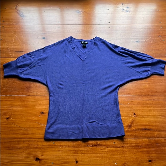 SML Design Purple V-Neck Sweater - Picture 1 of 6